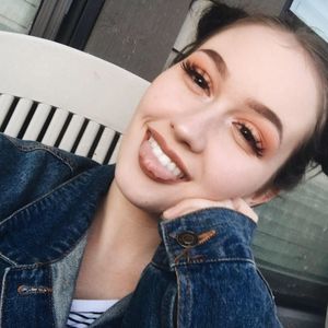 Meet your Posher, Violet